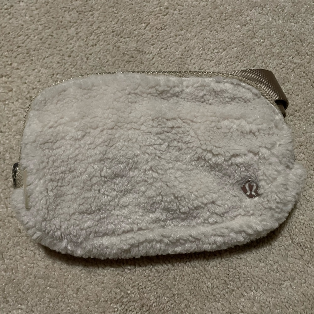 Lululemon Everywhere Fleece Belt Bag